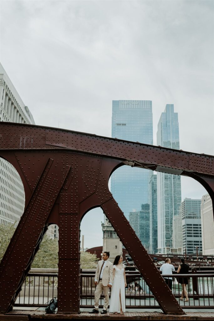 riverwalk chicago bridge elopement couple portraits